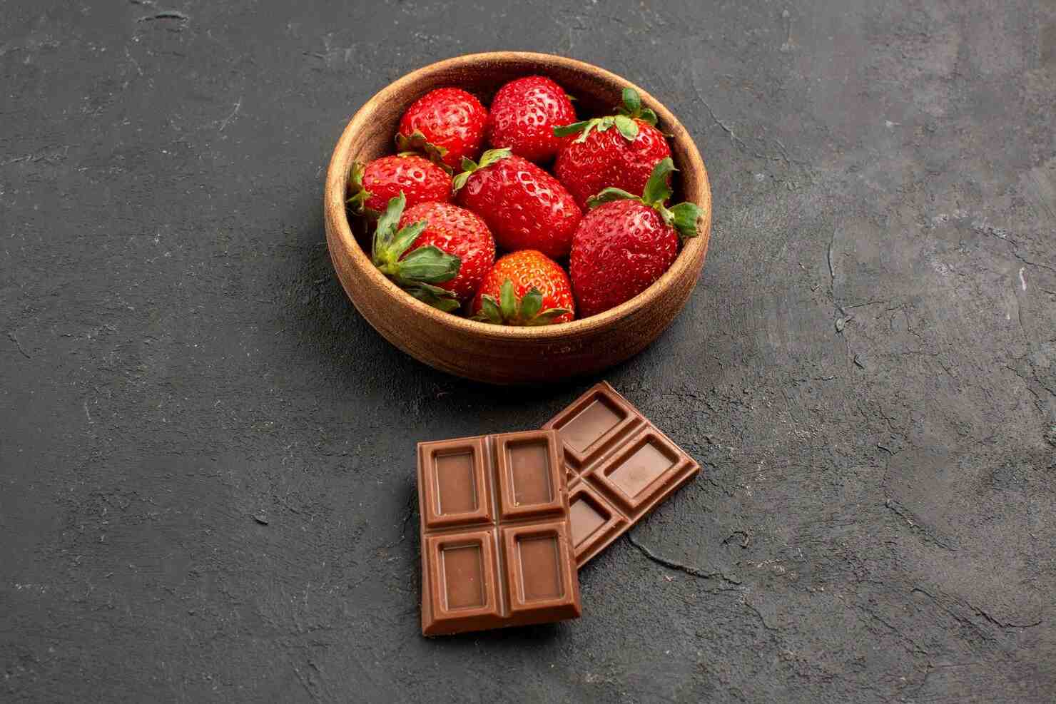 dessert coklat stroberi