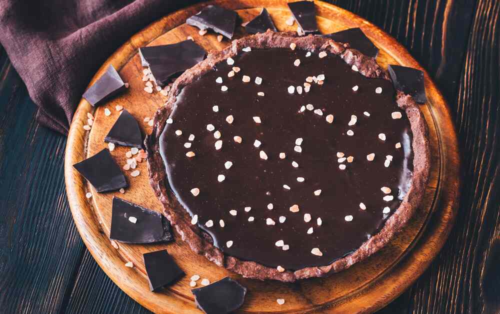 Cara Unik Menghias Kue Tart dengan Coklat