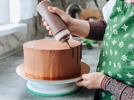 dekorasi cake dengan cokelat